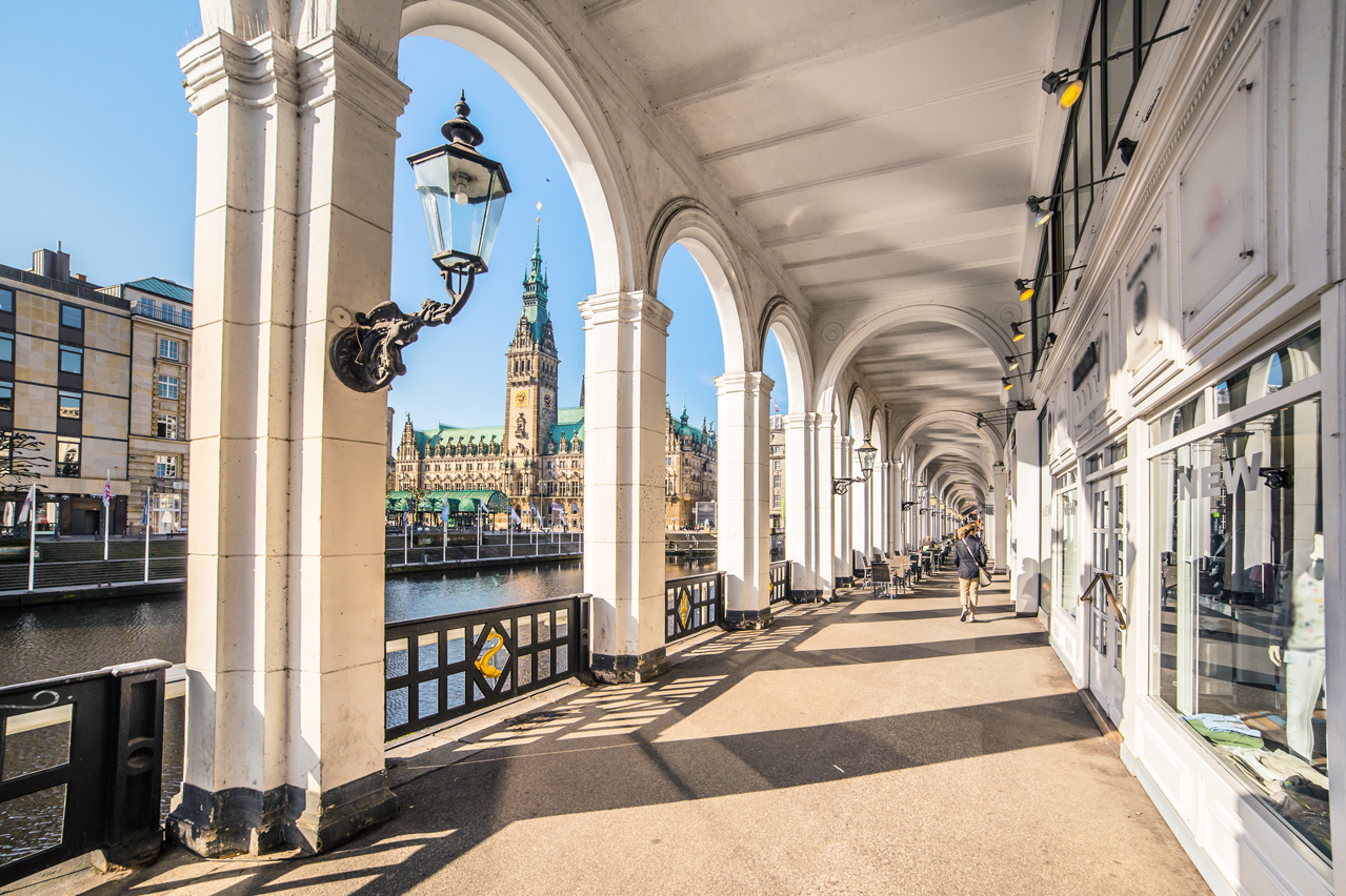 Einkaufspassage mit historischen Säulen - Wohnung mieten in Hamburg bei ALSTER-TERRAIN